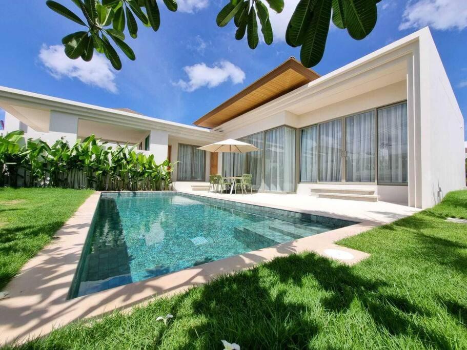 Casa Azure 8 - Brand New Villa With Private Pool And Gym With 24-7 Security - Just 15 Min To Bangtao Beach & Boat Avenue Phuket Exterior photo